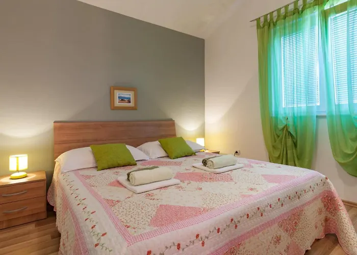 New! Complex In Vendégház Marina